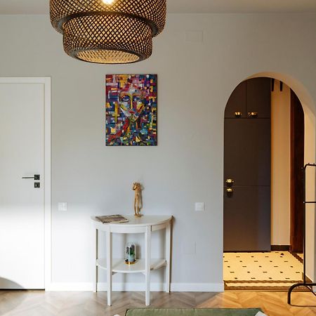 Petite Maison Sur Le Boulevard Bukarest Kültér fotó