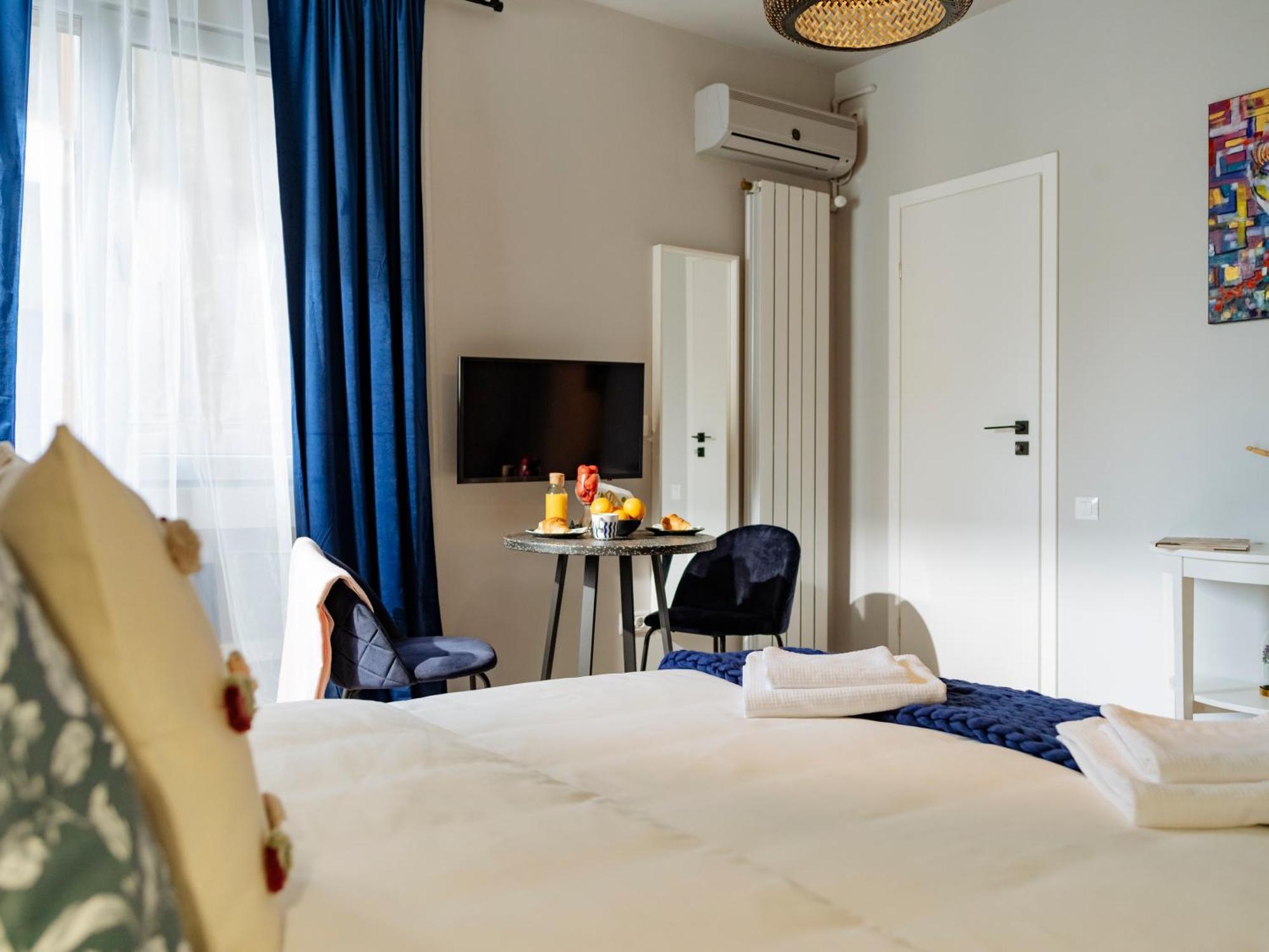 Petite Maison Sur Le Boulevard Bukarest Kültér fotó